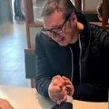 "Rešio da izvede tatu" Vučić objavio video snimak sa najmlađim sinom: Otkrio kako se provode (video)