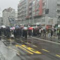 Skup u Bulevaru Deposta Stefana na koji su pozvali studenti zbog privođenja kolege, zaustavljen saobraćaj u oba pravca