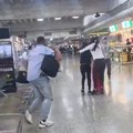 (Video) Pucaju zidovi, beton pada, ljudi izbezumljeni! Masovno se šire snimci sa aerodroma u Venecueli usred zemljotresa…