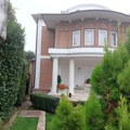 "Njih dvoje su u braku na daljinu" Isplivala istina o poznatom bračnom paru, komšinica ih odala: Nije sve kao nekad