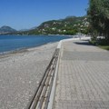 Crvene zastavice na plažama u Crnoj Gori: Gde je zabranjeno kupanje zbog izlivanja kanalizacije
