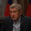 Češki premijer brao cveće na zaštićenom području, pa se izvinio i rekao da će platiti kaznu
