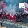 Delije napravile ludnicu na ulicama Beograda pred meč sa Viktorijom! Pogledajte korteo Zvezdinih navijača