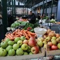 Šta se danas kupuje na Zelenoj pijaci „Lipa“: Paprika od 60, paradajz od 50, boranija do 400 dinara