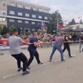 Kako je izgledala vuča konopca između Srba i vojnika KFOR-a u Leposaviću: Reagovala i američka ambasada (VIDEO)