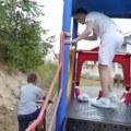 Jutjuber nudi detetu 500 din. da pođe sa njim – klinac je ispao faca, Čoda pajac (VIDEO)