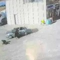 Ostavio sina samog u kolima, mali dao gas do daske! Pogledajte snimak bizarne nesreće u Turskoj - auto se zabio u zid (video)