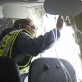 Labavi šrafovi izazvali haos: Novi detalji istrage “ukletog” Boinga 737 Maks kojem su otpala vrata tokom leta (foto)