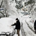 Јако захлађење захватило Грчку: Снег веје у овом делу, очекује се и до пола метра, забелеће се и Солун
