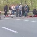 Srča svuda po putu, motor potpuno uništen: Prvi snimak teške nesreće na Šabačkom putu