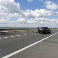 Tri nesreće u oba smera: Karambol na auto-putu "Miloš Veliki": Auto podleteo pod kamion, saobraćaj u kolapsu (video)
