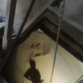 Akcija spasavanja lica zarobljenog u silosu na devet metara dubine u Surčinu
