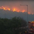 Ogroman požar nadomak kuća: Buktinja se širi grčkim naseljem, stanovništvu stiglo hitno upozorenje (video)