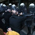 Novi Sad: Nekoliko poslanika opozicije ušlo u sud, jednom pozlilo