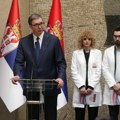 Vučić prisustvuje dodeli ugovora o radu najboljim diplomcima medicinskih fakulteta