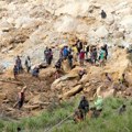 Papua Nova Gvineja: Obustavljena potraga za približno 2.000 ljudi koje je zatrpalo klizište