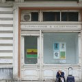 (Foto): Biljana je dane provodila ispred zapuštenog izloga u Knez Mihailovoj ulici, kada se saznalo zašto to radi, mogli su…