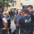 Novi protest u Užicu, građani blokirali zgradu suda i policije