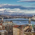 Nizak vodostaj Dunava donosi ogromne rojeve vodenih mušica u Budimpeštu
