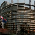 Група европосланика од Европске комисије ревизију договора о куповини америчких енергената