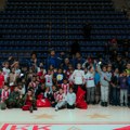 Osmesi na tribinama: Fondacija Meridian i KK Crvena zvezda obradovali najmlađe