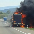 Zapalio se kamion sa belom tehnikom na auto-putu kod Aleksinca