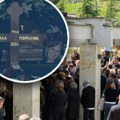 Čeda Marković ispraća suprugu na večni počinak: Reka ljudi ispred kapele - počelo opelo Ljiljani Marković
