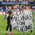 „Malvini su argentinski“: Da li će FIFA kazniti Argentinu zbog transparenta na utakmici sa Engleskom