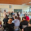 Prvi put u školskim klupama 308 mališana – opština Prijepolje izdvojila pet miliona dinara za udžbenike i rančeve