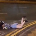 Prohujala s vihorom Supertajfun oduvao devojku nasred ulice (video)