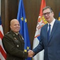 Vučić sa Harisom o unapređenju bilateralnih odnosa i vojne saradnje