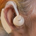 Slušni aparati mogu smanjiti rizik od demencije pokazuju istraživanja
