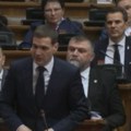 Šta kažeš, niko ga nije napao? Jovanović u Skupštini tvrdi da nije bilo nasrtaja na Radenovića, snimak govori suprotno…