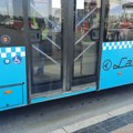 Dva putnika u autobusu povređena u udesu na Bulevaru 12. februar