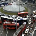 Ogromne gužve u svim pravcima! Saobraćajni kolaps u Beogradu: Evo spiska ulica gde se vozila jedva kreću (foto/video)