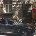 (Video) Skupocenim: Bmw-om blokirala šine usred centra Beograda Skandal u Resavskoj: Bahatim parkiranjem paralisala…