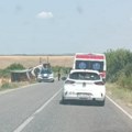 Saobraćajna nezgoda na putu Sremska Mitrovica – Voganj: Prevrnuo se kamion