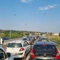 Vatra progutala kamion: Požar na auto-putu kod Šida, saobraćaj blokiran (Foto)