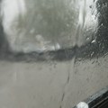 Obilna kiša praćena grmljavinom i snažnim vetrom u Zagrebu, na snazi narandžasti meteoalarm
