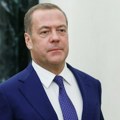 Medvedev: Rusija da razmotri tužbu protiv Poljske zbog palate Belveder