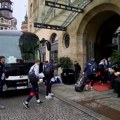 Fudbaleri Zvezde stigli u Lajpcig, policijska pratnja do hotela