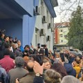 UNS osudio ometanje novinara tokom protesta ispred Centra za socijalni rad