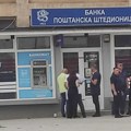 Nema kraja kurtijevom teroru: Postavljeno upozorenje na ulazu u Banku Poštanske štedionice u Leposaviću