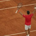 Novaku uručen specijalan trofej na Rolan Garosu /video/