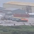 (Video) Talasi cunamija u Rusiji dosegli 5 metara! Grad i luka poplavljeni, ruše se zidovi, svuda panika: Vanredno stanje…
