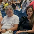 Tamara Vučić blista u prvom redu na koncertu Ane Bekute: Elegantna crna haljina i prstenje u obliku srca