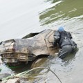Branik sa tablicom isplivao na obalu Dunava nedaleko od naše granice: Ronioci u vodi zatekli jeziv prizor