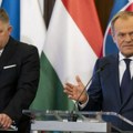 Tusk pljuvao po Moskvi: "Nema Rusa u sobi", rekao je, a zatim namignuo dok je Fico prolazio