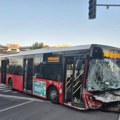 Sindikat „Centar ‒ GSP Beograd“: Bahati vozač izazvao udes, povređen šofer GSP-a i putnica
