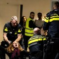 Uznemirujući snimak iz Holandije: policija proverava upotrebu sile nad trudnicom i njenim suprugom